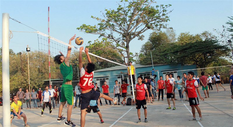 Khai mạc giải bóng đá – bóng chuyền sinh viên LHU 2016