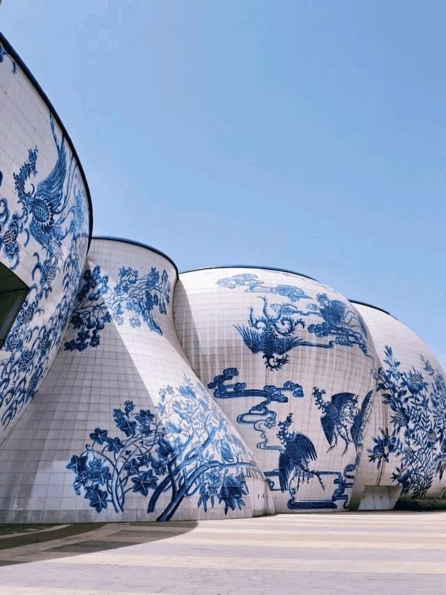 Không chỉ là nơi mua sắm, Nanchang Sunac Mall là một "tuyên ngôn thị giác" độc đáo, đưa nghệ thuật gốm sứ truyền thống hòa nhịp cùng không gian đô thị hiện đại.
