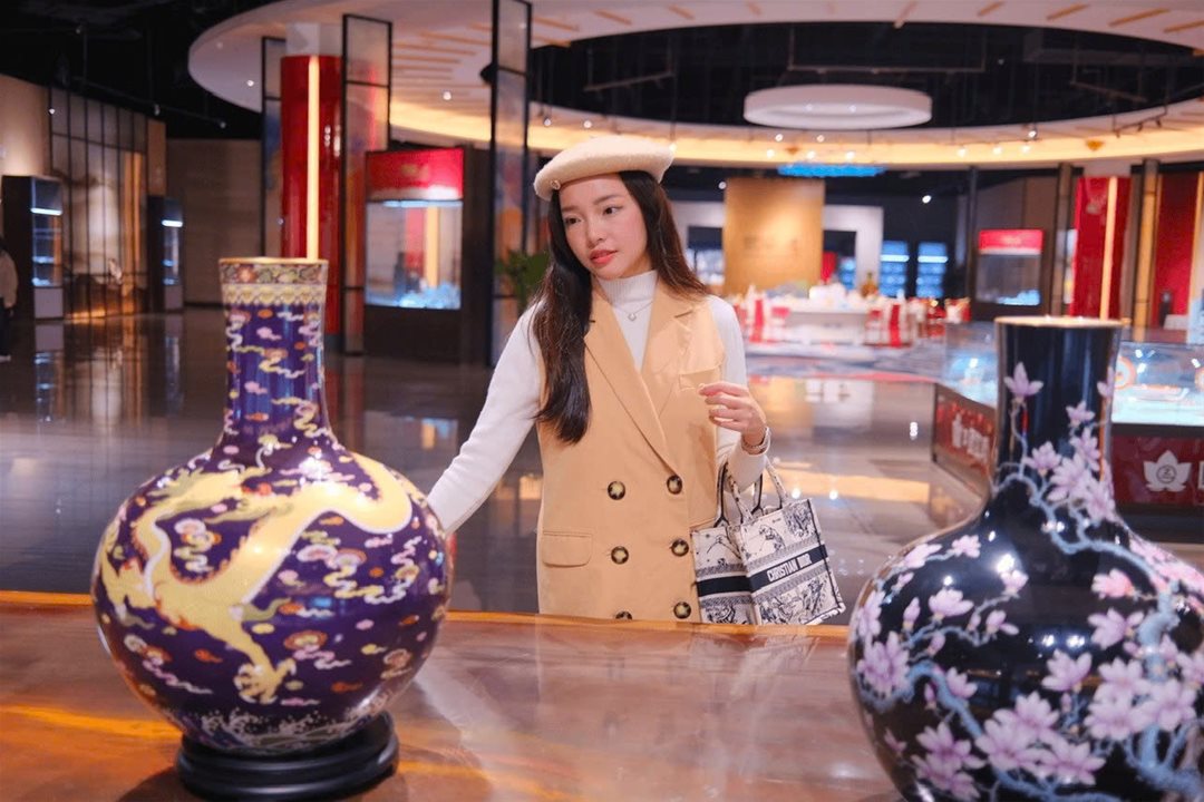 Cô Ngọc bên những kiệt tác gốm sứ Giang Tây – Sự hòa quyện hoàn hảo giữa truyền thống và hiện đại