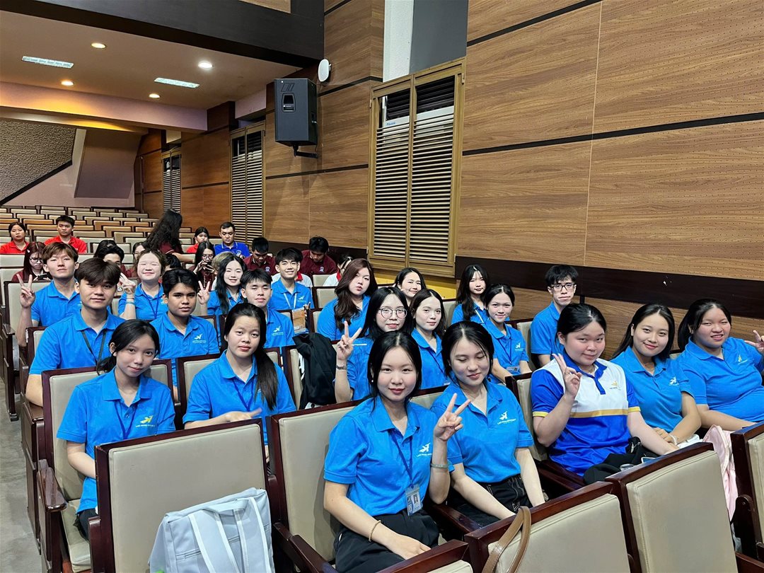 Sinh viên ngành TMĐT tham gia khai mạc chương trình Ecommerce Passport 2026