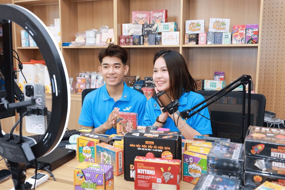 Từ gốm sứ Đồng Nai đến Lab Ecommerce Lạc Hồng – Sinh viên làm kinh doanh thực thụ