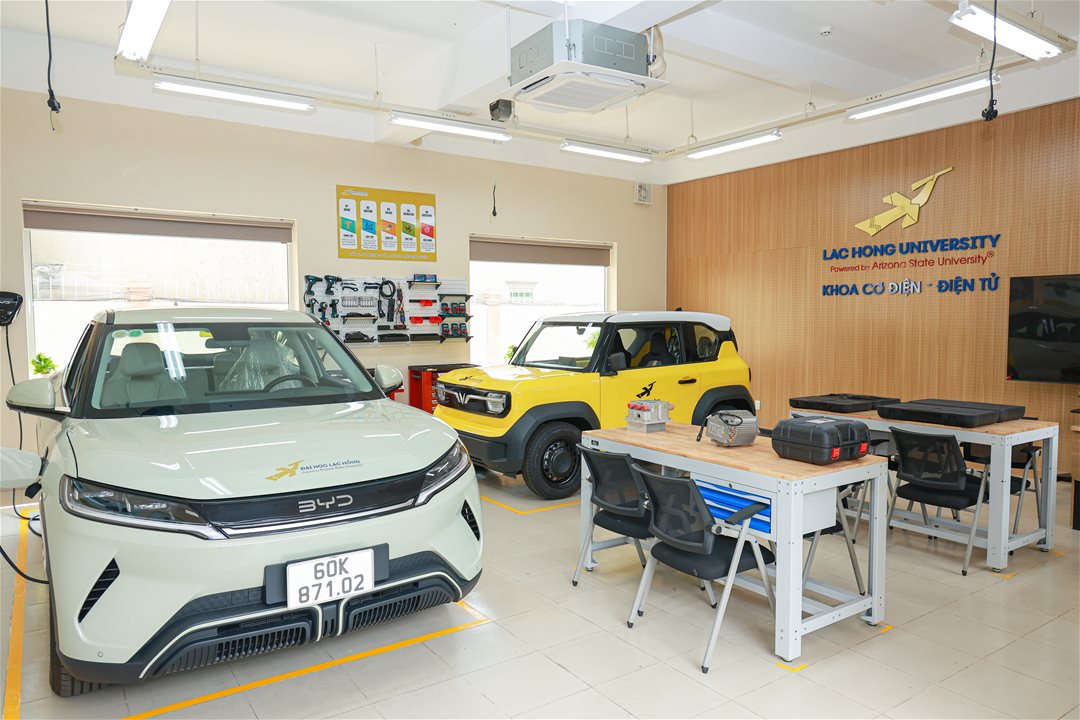 Mạnh tay đầu tư hơn 2 tỷ đồng cho sinh viên ngành Công nghệ Kỹ thuật Ô tô điện